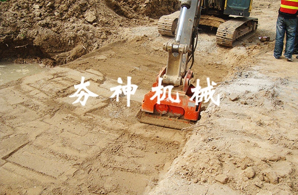 vc-d系列多功能液壓振動(dòng)夯實(shí)機(jī)